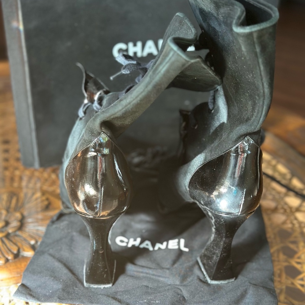 Chanel Vintage Boots size 39/8.5 - Picture 13 of 14